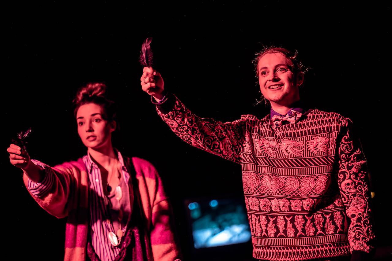 Henning Mittwollen Im Albtraum mit Emma Lotta Wegner.